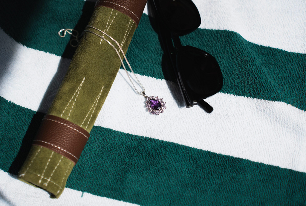 Silver necklace with amethysts